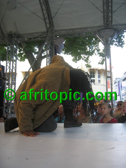 ../Images/Krefeld-Strssenmodenschau-2005 161.jpg